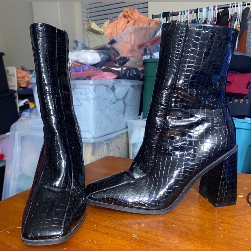 Women’s Koi boots